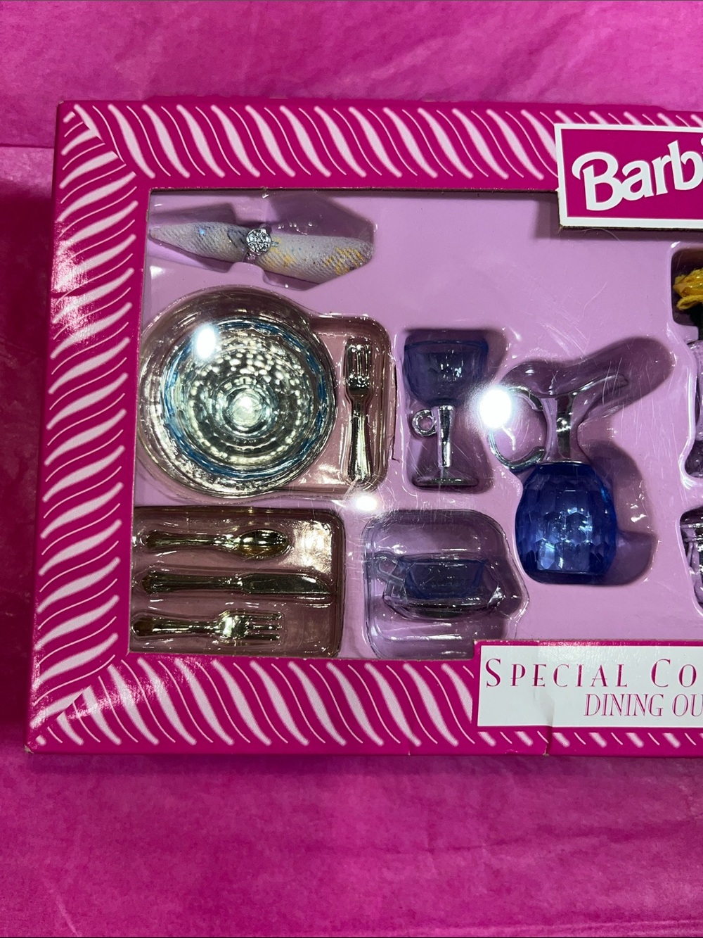 1998 Barbie Special Collection Dining Out Set - Blue, Silver and Gold - NRFB - Picture 4 of 9